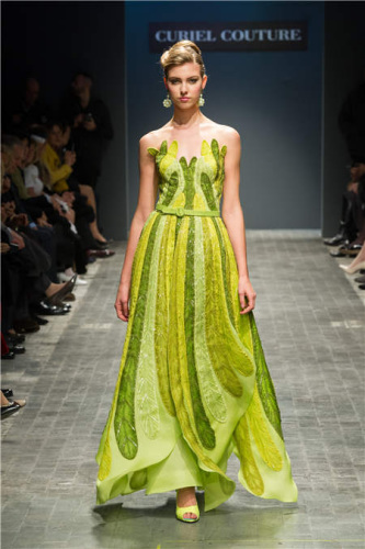 A model presents a design of Curiel, an Italian fashion house with more than 100 years of history. Photos provided to China Daily A model presents a design of Curiel, an Italian fashion house with more than 100 years of history. Photos provided to China Daily