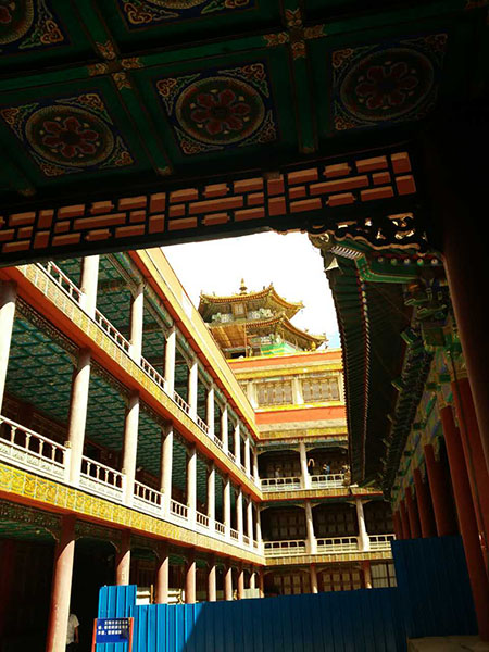 The Temple of Potalaka was built in 1771, loosely modeled after the Potala Palace in Lhasa, capital of the Tibet autonomous region. (Photo by Wang Kaihao/chinadaily.com.cn)