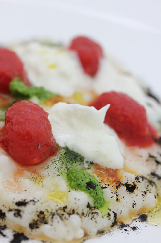 Risotto Pizza Margherita with Buffalo Mozzarella Fresh Oregano and Tomatoes (Photo provided to chinadaily.com.cn)