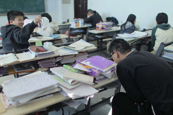 Students attend a cram school in Beijing's Changping district. (File Photo: China Daily / Wang Jing)