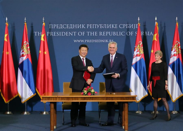 Chinese President Xi Jinping (L) and Serbian President Tomislav Nikolic attend a signing ceremony for a joint statement to lift bilateral relationship of China and Serbia to comprehensive strategic partnership after they held talks in Belgrade, Serbia, June 18, 2016. (Xinhua/Li Tao)