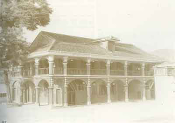 In January 1935, the Political Bureau of the CPC Central Committee held a bigger meeting in Zunyi, Guizhou province, on the path of the Long March. The Zunyi Meeting ended the ruling of Wang Ming's "Left" dogmatism and established a new central leadership represented by Mao Zedong. [Photo/people.com.cn]