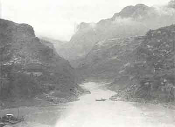 The Red Army crossed the Chishui River at Erlang Beach, Sichuan province in March 1935. [Photo/people.com.cn]