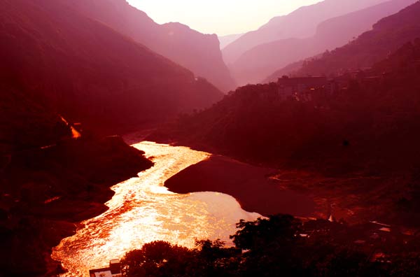 The photo taken in November 2004 shows Erlang beach where the Red Army crossed the Chishui River in 1935.