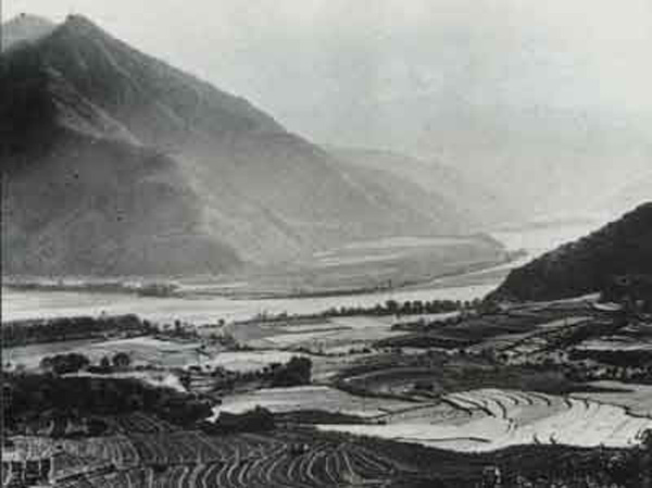 The main force of the 2nd and 6th Corps crossed the Jinsha River, the upstream of the Yangtze River, at Shigu town in Southwest China's Yunnan province in April 1936. The Red Army got rid of pursuing enemies after crossing the Jinsha River. [Photo/people.com.cn]