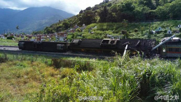 A photo shows the derailed train in Taiwan on June 22, 2016. (Photo/Sina Weibo)