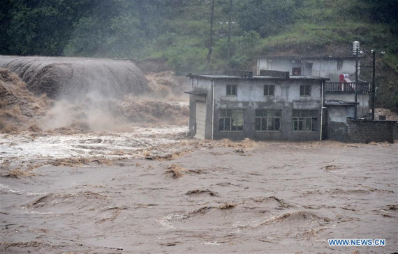 Photo taken on July 1, 2016 shows residential houses surrounded by floods triggered by rainstorm in Wujiadian Township of Jinzhai County, east China's Anhui Province. (Photo/Xinhua)