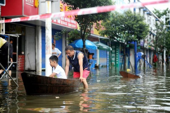 Photo taken on July 3, 2016 shows the scene of a waterlogged street in Xuancheng City, east China's Anhui Province. Many regions in Anhui were flooded due to heavy rainfall in recent days. (Xinhua/Meng Dingbo)