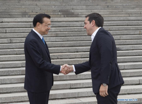 Chinese Premier Li Keqiang (L) shakes hands with visiting Greek Prime Minister Alexis Tsipras during a welcoming ceremony for Tsipras before their talks in Beijing, capital of China, July 4, 2016. (Xinhua/Wang Ye)