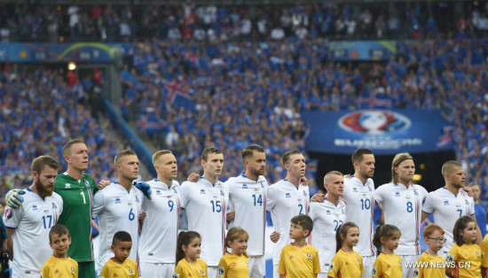 Players of Iceland sing national anthem before the Euro 2016 quarterfinal match between France and Iceland in Paris, France, July 3, 2016. (Xinhua/Tao Xiyi)