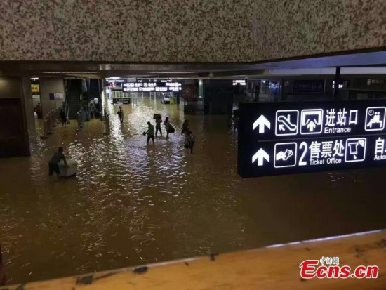 A subway station floods after rain in Wuhan City, the capital of Central Chinas Hubei Province, July 6, 2016. Several stations in the citys metro line were closed following the torrents. The city has issued a red alert due to the rainstorm, the highest in Chinas four-color warning system. (Photo provided to China News Service)
