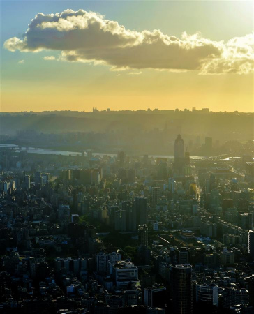 Photo taken on July 6, 2016 shows a scene of Taipei, southeast China's Taiwan. (Xinhua/Wei Peiquan)