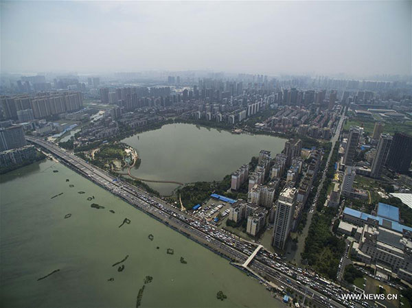 The aerial photo taken on July 8, 2016 shows waterlogged communities near the Nanhu Lake in Wuhan, capital of Central China's Hubei province. Drainage of waterlogged areas near the Nanhu Lake is still underway. (Photo/Xinhua)