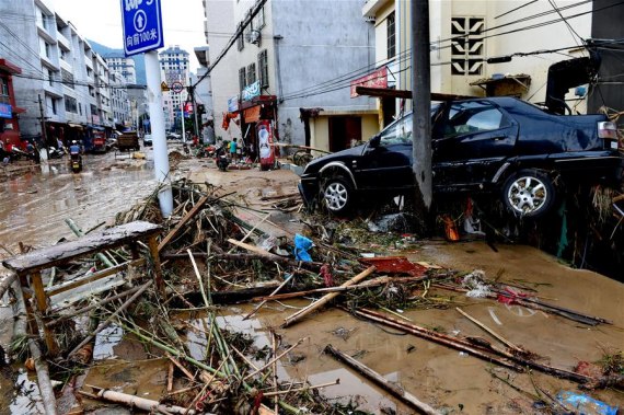 Photo taken on July 10, 2016 shows a messy road after flood in Minqing County, southeast China's Fujian Province. (Xinhua/Zhang Guojun)