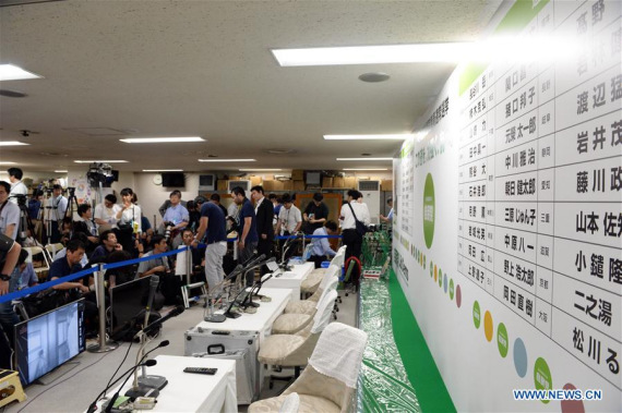 Media workers wait for interviews at the headquarters of Liberal Democratic Party (LDP) in Tokyo, capital of Japan, on July 10, 2016. (Photo: Xinhua/Ma Ping)