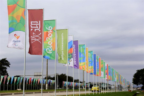 Photo taken on July 7, 2016 shows the flags printed with different languages of Welcome on the way to Tom Jobim International Airport in Rio de Janeiro, Brazil. The 2016 Rio Olympic Games will be held from August 5 to 21. (Photo/Xinhua)