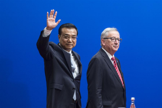 Chinese Premier Li Keqiang (L) and European Commission President Jean-Claude Juncker attend the 11th EU-China Business Summit in Beijing, capital of China, July 13, 2016. (Xinhua/Xie Huanchi)