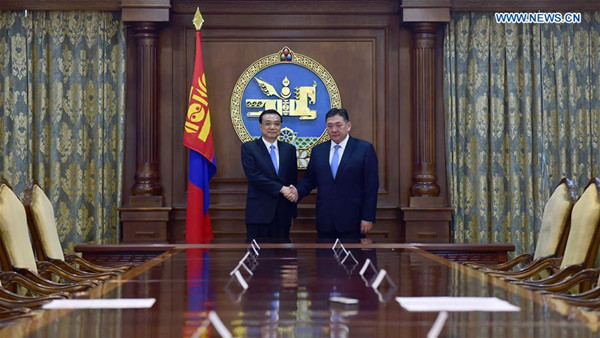 Chinese Premier Li Keqiang (L) meets with Chairman Miyegombo Enkhbold of the State Great Hural, Mongolia's parliament, in Ulan Bator, Mongolia, July 14, 2016. (Xinhua/Zhang Duo)