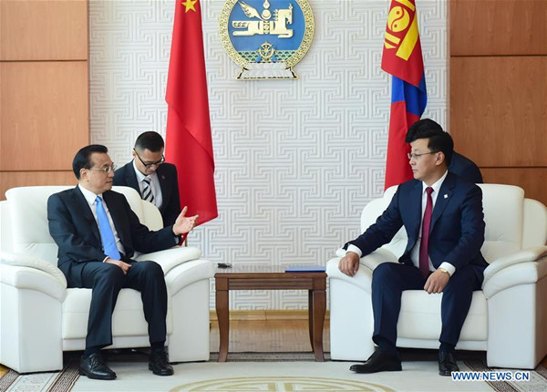 Chinese Premier Li Keqiang (L) holds talks with Mongolian Prime Minister Jargaltulga Erdenebat in Ulan Bator, Mongolia, July 14, 2016. (Xinhua/Zhang Duo) 