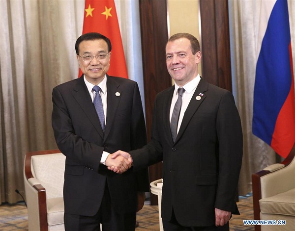 Chinese Premier Li Keqiang (L) meets with Russian Prime Minister Dmitry Medvedev in Ulan Bator, Mongolia, July 15, 2016. (Photo:Xinhua/Pang Xinglei)