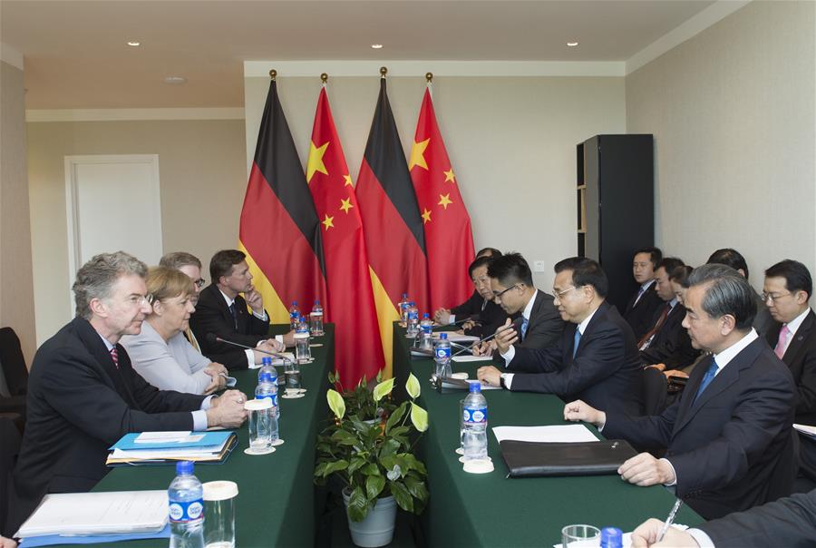Chinese Premier Li Keqiang (2nd R, front) meets with German Chancellor Angela Merkel (2nd L) in Ulan Bator, Mongolia, July 16, 2016. (Xinhua/Wang Ye)