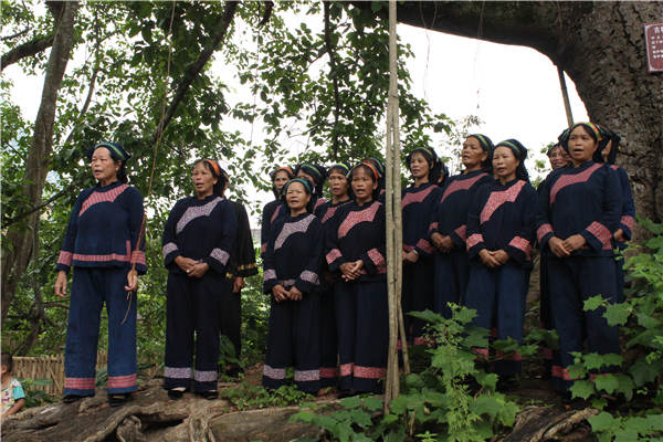 Ethnic Zhuang women perform a ceremony to worship the mountains.