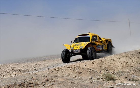 Geely Boyue SMG team driver Han Wei and co-driver Jean Pierre Garcin drive their car during the 10th special stage of the Silkway Rally in Dunhuang, northwest China's Gansu Province, on July 19, 2016. (Xinhua/Xia Yifang)
