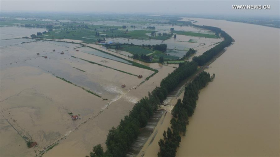Photo taken on July 21, 2016 shows a dike breach of Hanbei River in Tianmen City, central China's Hubei Province. (Xinhua/Xiong Qi) 