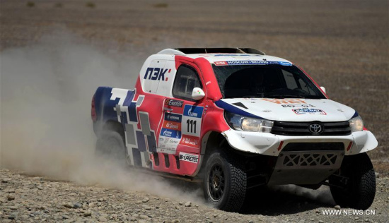 PEK's driver Evgeny Firsov and co-driver Vadim Filatov drive their car during the 10th special stage of the Silkway Rally in Dunhuang, northwest China's Gansu Province, on July 19, 2016. (Xinhua/Xia Yifang)