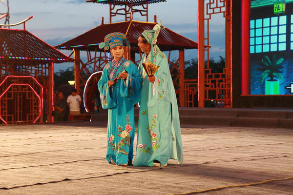 Xinjiang Opera artists perform in Barkol Kazak autonomous county, Xinjiang, June 30, 2015. (Photo/xjblk.gov.cn)
