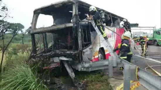 Twenty-six people died after a tourist bus collided with a road barrier and then caught fire on a highway to Taoyuan International Airport in Taipei, Taiwan on Tuesday. (Photo provided to China News Service)