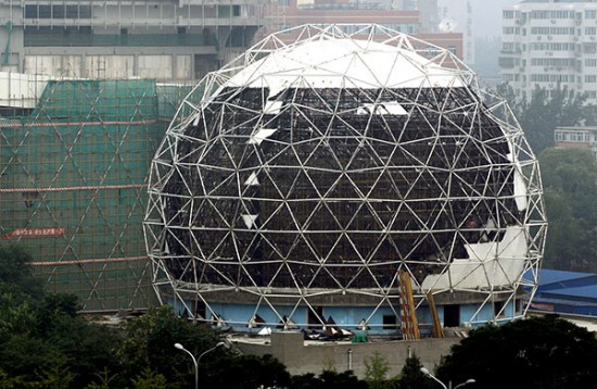 Work proceeded to dismantle the museum's old dome on July 4. CHENG GONG/CHINA DAILY