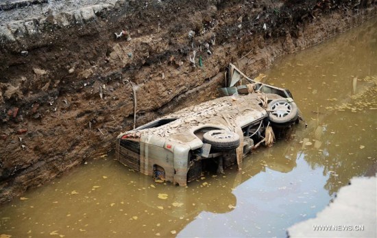 A vehicle destroyed in floods is seen in Daxian Village of Xingtai City, north China's Hebei Province, July 24, 2016. (Xinhua/Wang Xiao) 