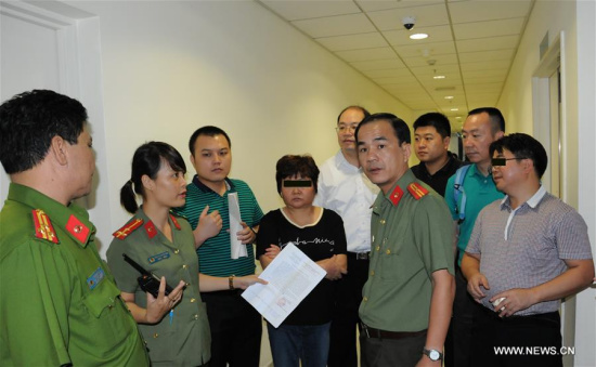 Vietnamese police officers transfer two Chinese economic fugitives in Ho Chi Minh city, Vietnam, on July 24, 2016. (Xinhua/Tao Jun)