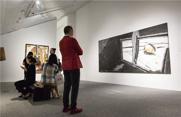 People visit the Challenging Beauty��Insights of Italian Contemporary Art exhibition in Beijing. Photos provided to China Daily