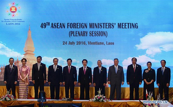 Participants pose for a group photo before the ASEAN Foreign Ministers Meeting in Vientiane, capital of Laos, on July 24, 2016. The 49th ASEAN Foreign Ministers Meeting kicked off here on Sunday. (Photo/Xinhua)