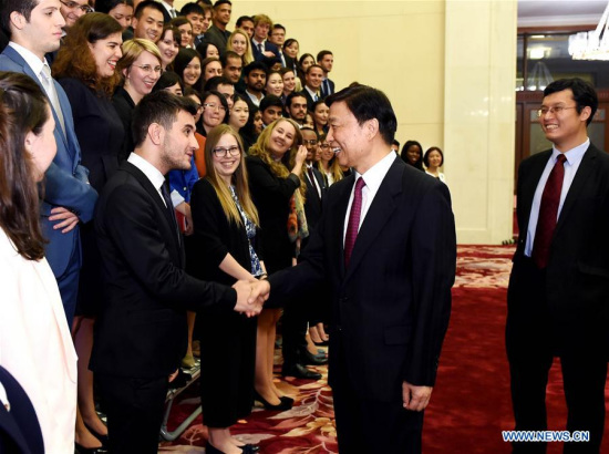 Chinese Vice President Li Yuanchao (2nd R) meets with delegates attending the Youth 20 meeting (Y20) in Beijing, capital of China, July 25, 2016. (Xinhua/Rao Aimin) 