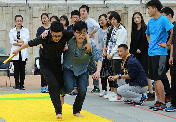 Students participate in Running Man, a competition at Chinese University of Hong Kong, Shenzhen. (Photo/China Daily)