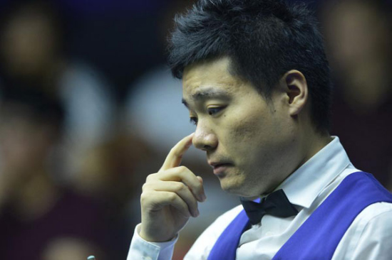 Ding Junhui reacts during the face-off against Ben Woollasto. (Photo/Xinhua) 