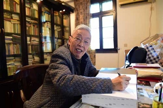 The leading academic Lu Gusun, who died yesterday, works at home last year.(Liu Chang)