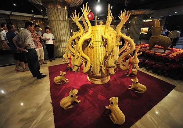 A willow weaved craft is among the exhibits on show at the willow weaving cultural heritage center near Xuezhuang village in Shandong province. (Photo by Lu Peng/Xinhua)