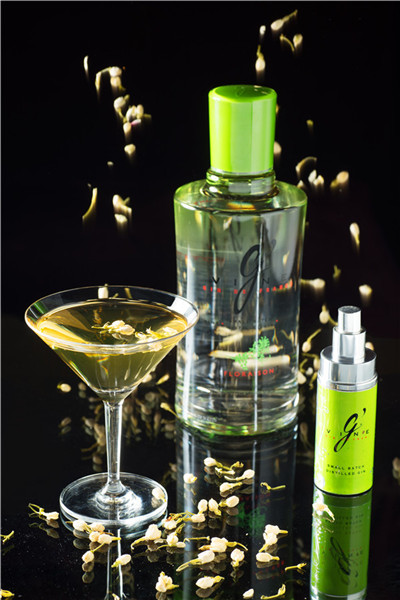 "The Pavilion of Rain and Flower" features vodka, gin, jasmine and dry vermouth. (Photo provided to chinadaily.com.cn)