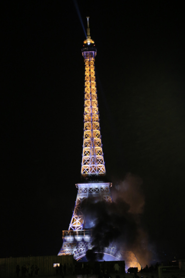 Fireworks set off to celebrate Bastille Day national holiday in Paris, France, July,14, 2016. (Photo by Tuo Yannan/chinadaily.com.cn)
