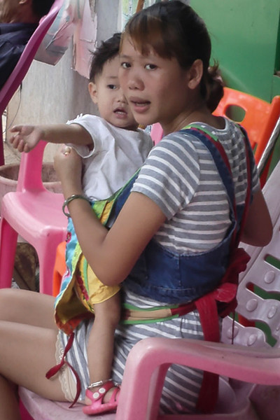Teen mothers are a common sight in Lingao county, Hainan province. LI JINHONG/CHINA DAILY