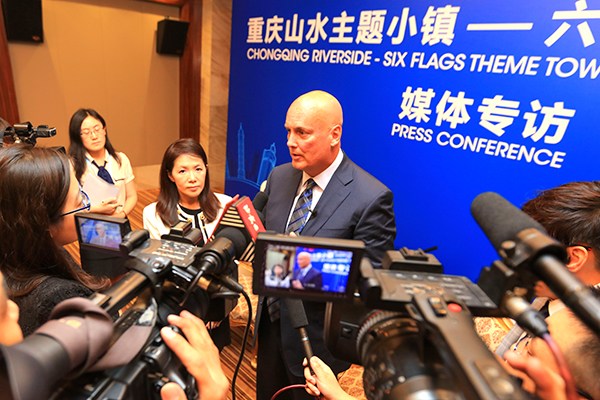 John Duffey, president and CEO of Six Flags Entertainment Group,took interviews in Chongqing, July 21, 2016. (Photo provided to chinadaily.com.cn)