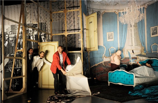 In scene from the play Der Spierer. (Photo/wuzhenfestival.com)