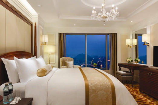 The en-suite rooms are spacious and offer a clear panoramic view of beautiful Guiyang.