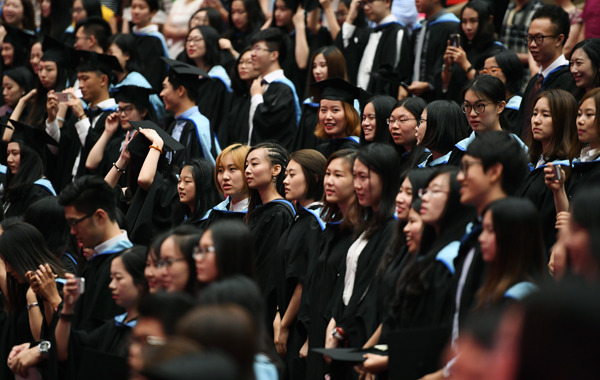 Graduates attend commencement at University of Nottingham Ningbo China, in Zhejiang province on July 2, 2016.(Photo by Wei Xiaohao/China Daily)
