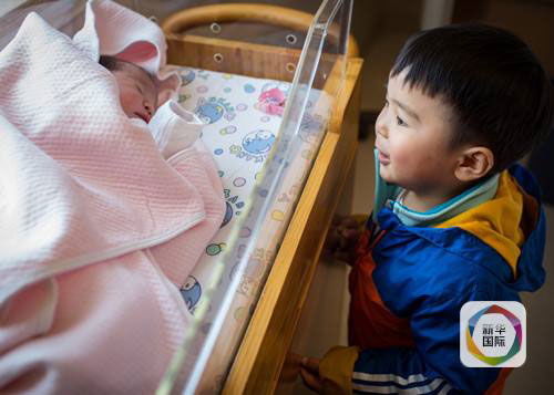 A file photo of a child and a baby. (Photo/Xinhua)