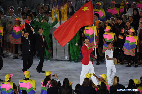 Chinese athlete Lei Sheng leading the Chinese Olympic Delegation parades into Maracana Stadium during the opening ceremony of the 2016 Rio Olympic Games in Rio de Janeiro, Brazil, Aug. 5, 2016. (Xinhua/Li Ga)